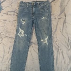 Distressed jeans size 6